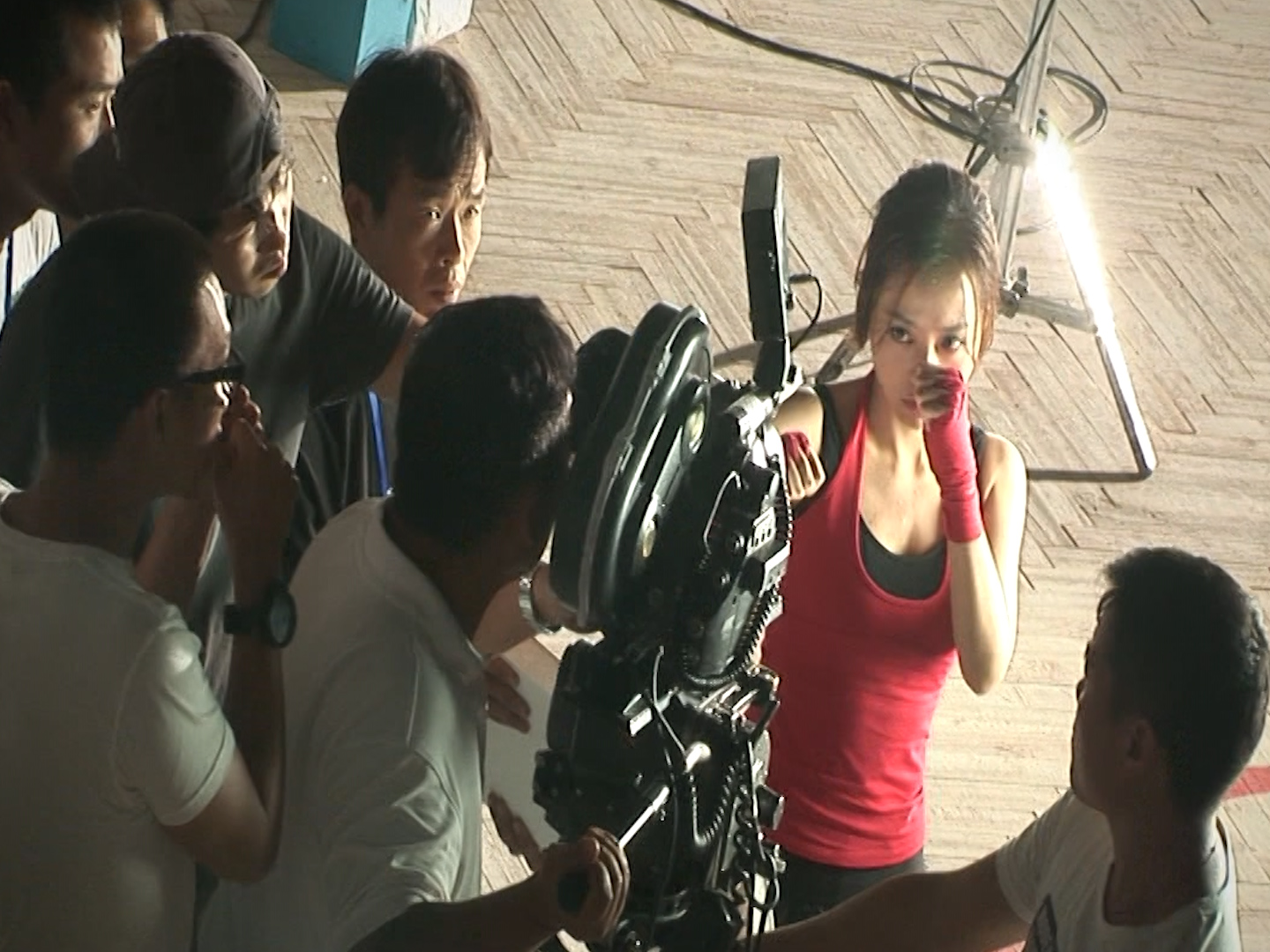 河南郑州企业宣传片拍摄：如何选择拍摄设备和团队